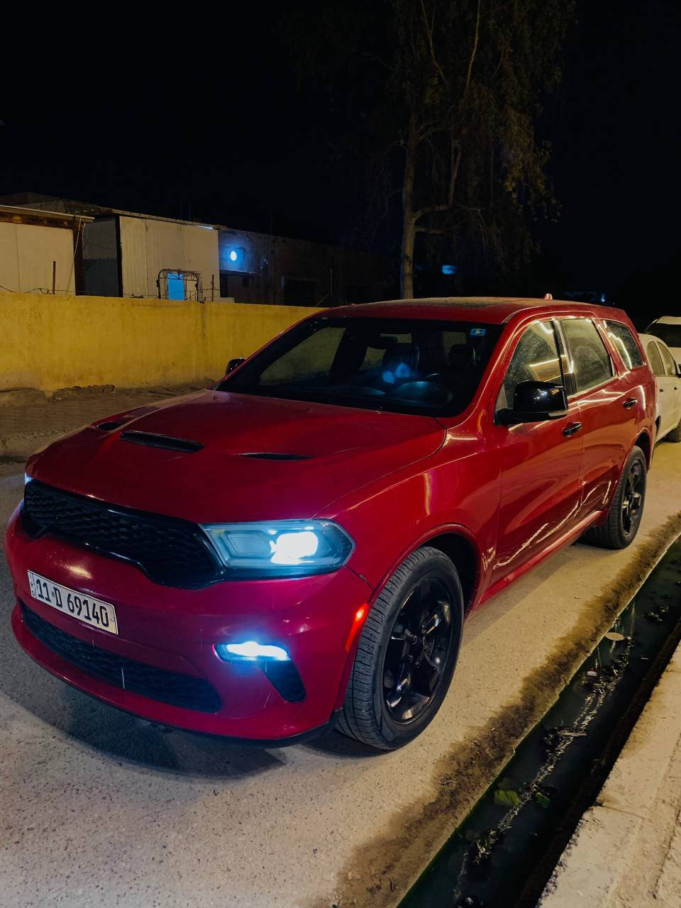 السلام عليكم دورنكو للبيع موديل 2018 رقم بغداد دولي بسمي فول واحد علا واحد سي تادل فتحة بصمة شاشة كبيرة كشنات جلد غرفه  ملكيه كهربائي جنطه كهربائي حساسات بجم محدث مكينه 8سلندر لسيارة فول مواصفات بيها صبغ 3قطع بدون دواخل بدون أرباك لمكان بلقاسم لسعر 195 استفسار لتصال ***********
