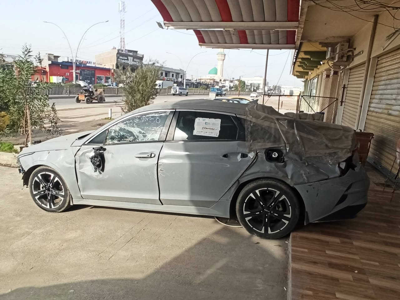 السلام عليكم
 كي فايف 
موديل 2024
منفيس نينوى 
سياره فول مواصفات ماعد بانوراما 
محرك وكير شرط  
سياره شغاله وتمشي 
سياره ضررها كما موضح بالصور بدون شواصي 
رقم الشاصي مرفق مع الصور 
السعر 113$ وبيها مجال
🛑ملاحظه مهمه
 يرجى الاتصال من  الساعه 9 صباحأ إلى الساعه 9 مساء
#العنوان موصل الجديده شارع بغداد مجاور سنتر بغداد
#مكتب ال رزان للسيارت
***********
***********
