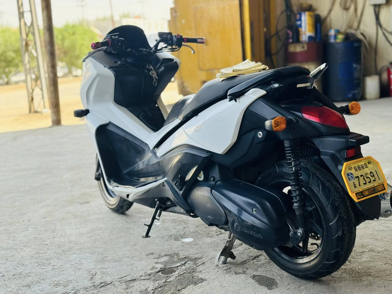 فورزا  فاز 011
مكينه شلعه ومعدل خرسه ناعمه
عميه بلاديه 
تراي وين ما يعجبك 
كفراتها 80‎%‎
كلجات نظيفه بلاد قايش نص عمر
كهربائيات شغاله 
دهن امزويل
اوراقها كامله اصولية
مكانها حلة سعرها 1300 وبيها مجال

***********
