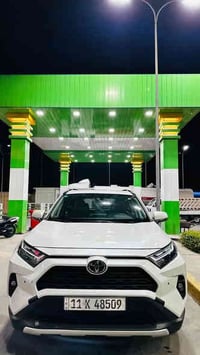 فقط لل يدور نضيف راف فور موديل 2024 محرك بانزين 2500 وارد امريكي  ماشي...