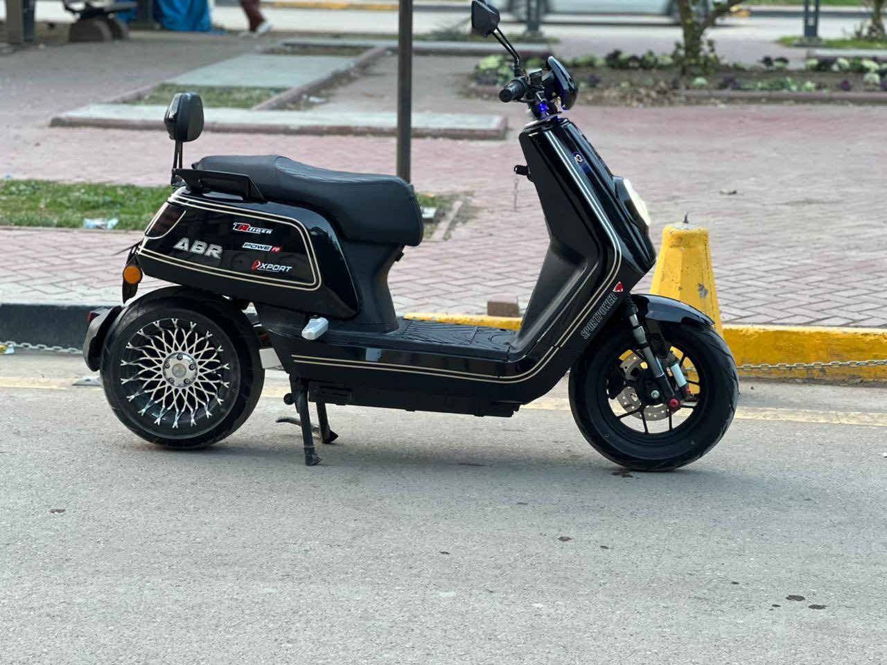 السلام عليكم..دراجه كهربائيه __الكاسحه__ موديل 2025..دخول جديد..عدد البطاريات ..6.. جرافيك ...72.فولت ...55 امبير ...السرعه 140.k ..حقيقي وشرط الفحص...مع الوزن 130.k...حجم الملف( 6000)..دراجه وضع وكاله...جكات شغاله ..كهربائيات كله شغاله..اشاره..دبل اشاره..لايت عالي ناصي هورن سكن ...مابيه اي نقص...شاحنه ذكيه تدعم الشحن السريع والأيقاف الذاتي عند امتلاء البطاريات..وصل المعرض بيه ... ..مكاني بغداد...الشراي يتصل ويدلل 

***********
