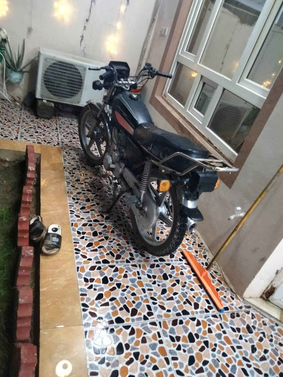 السلام عليكم عندي موطور البيع سيفان أوراق كله شغال سلف وناريه السعر 300وبي مجال بسيط البكان خانقين 
***********
