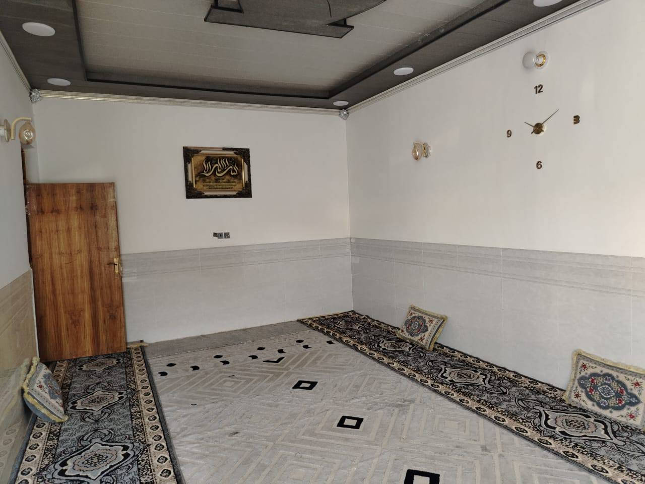 دار للبيع بالنداء بمجمع بيتي الثاني مفتوح على شارع 60 وعلى شارع 15 شارع 12م مساحة البيت 200 متر طابق واحد سعر 127 مع المجال رقم الهاتف واتساب ***********
