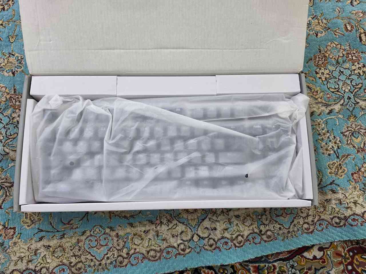 متوفر هذا كيبورد شئ راقي والسعر ٤٠ الف بدون توصيل 
اي احد يجي على خاص هذا هو السعر النهائي وقفل 
كيبورد جديد


**إذا كنت صاحب هذا الإعلان وتريد حذفه لأي سبب، رجاءا أرسل رسالة إلى الدعم الفني**