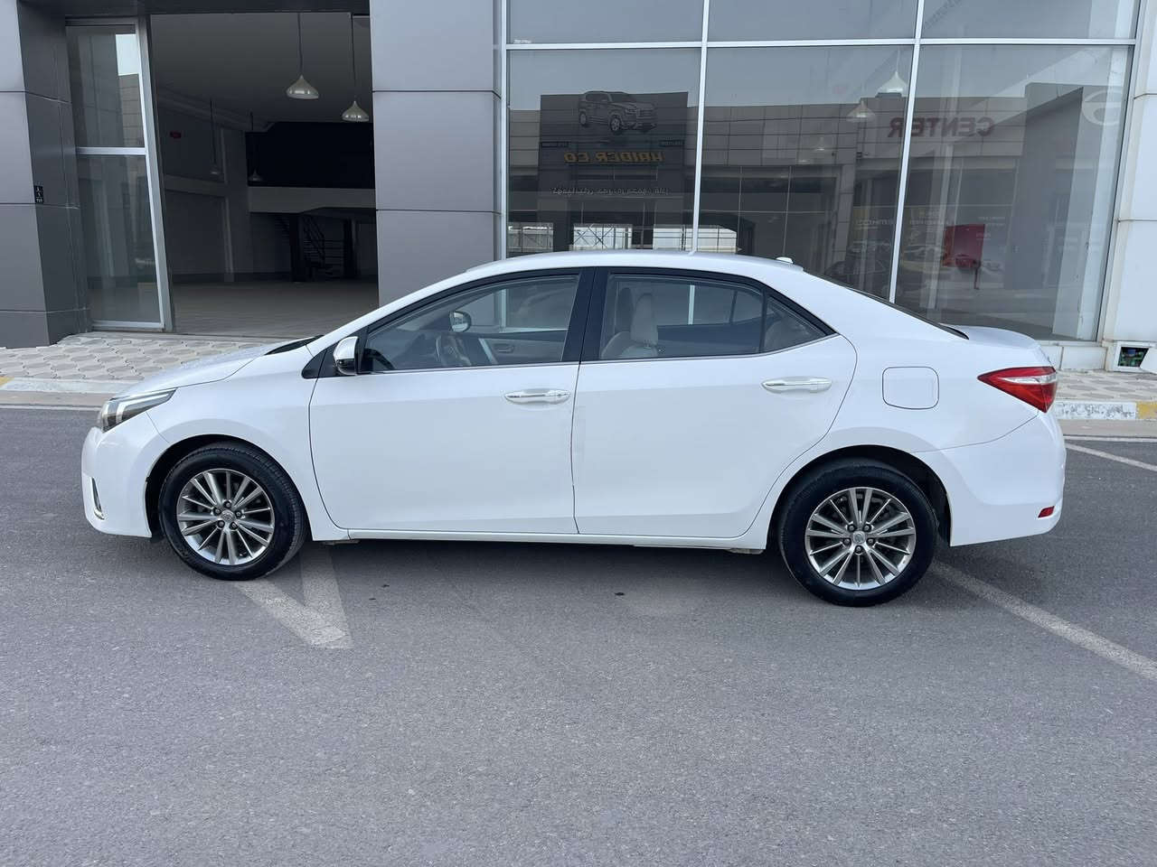 بسم الله الرحمان الرحيم. تويوتا كرولا موديل ٢٠١٥. فول موصفات بس بدون فتحه.   كير محرك بشرط.  خجم محرك 20.  مرغوب محرك كبير.  سنويه جديد سنويه بسمي تحويل وكاله مباشر.  هي سونر موجود بدون دواخل.  موصفات.  بصمه.  شغال.  ويلكب.  بلاجكتور ليد. شاشه كاميرا.  مرايا كهرباء الشاره.  جديده ماشالله  تبريد لمس.  Eco.  Aux.  blutuzh.   تحكم المارايا كهرباء.   هتد.   مكانك سليمانيه.  سعر ١٤٣$. مجال.  ***********
