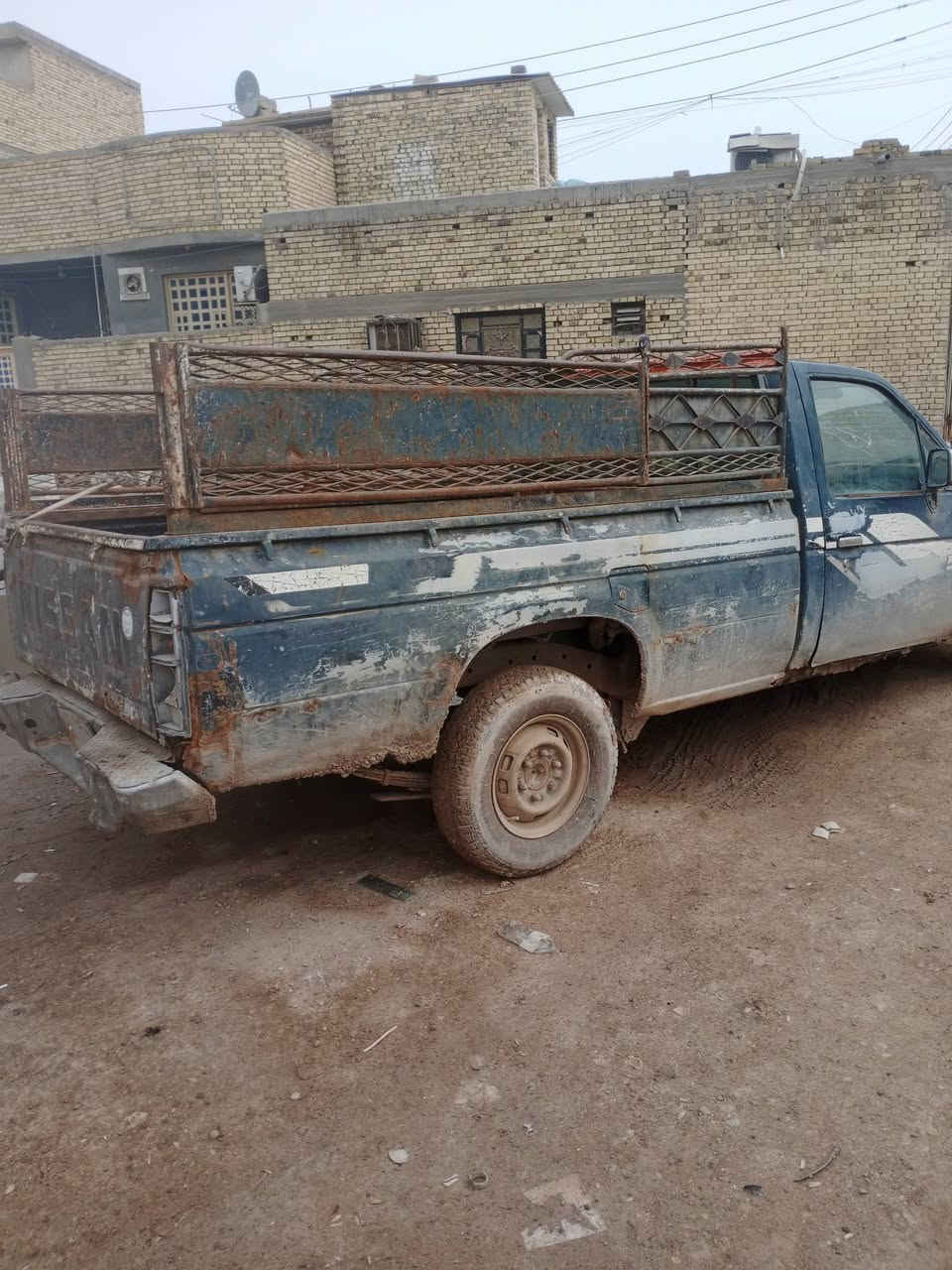 نيسان 91. رقم قادسيه مشروع وطني بسمي السياره شغاله بس تريد ترتيب ***********
