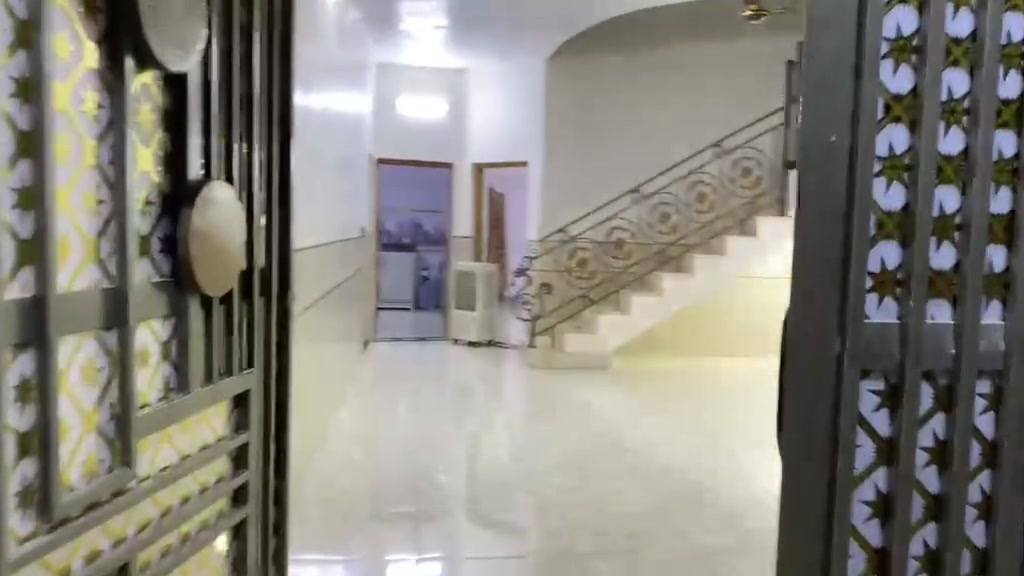 سلام عليكم للبيع بيت مساحه ٢١٠ متر مكانه حي العسكري الطاقه قطاع 17 طابقين يحتوي عل 5 غرف نوم وباقي تفاصيل بالمنشور سعر ٢٥٠ مليون استفسار اكثر اتصل عل الرقم ‭***********‬ مكلف بالنشر
