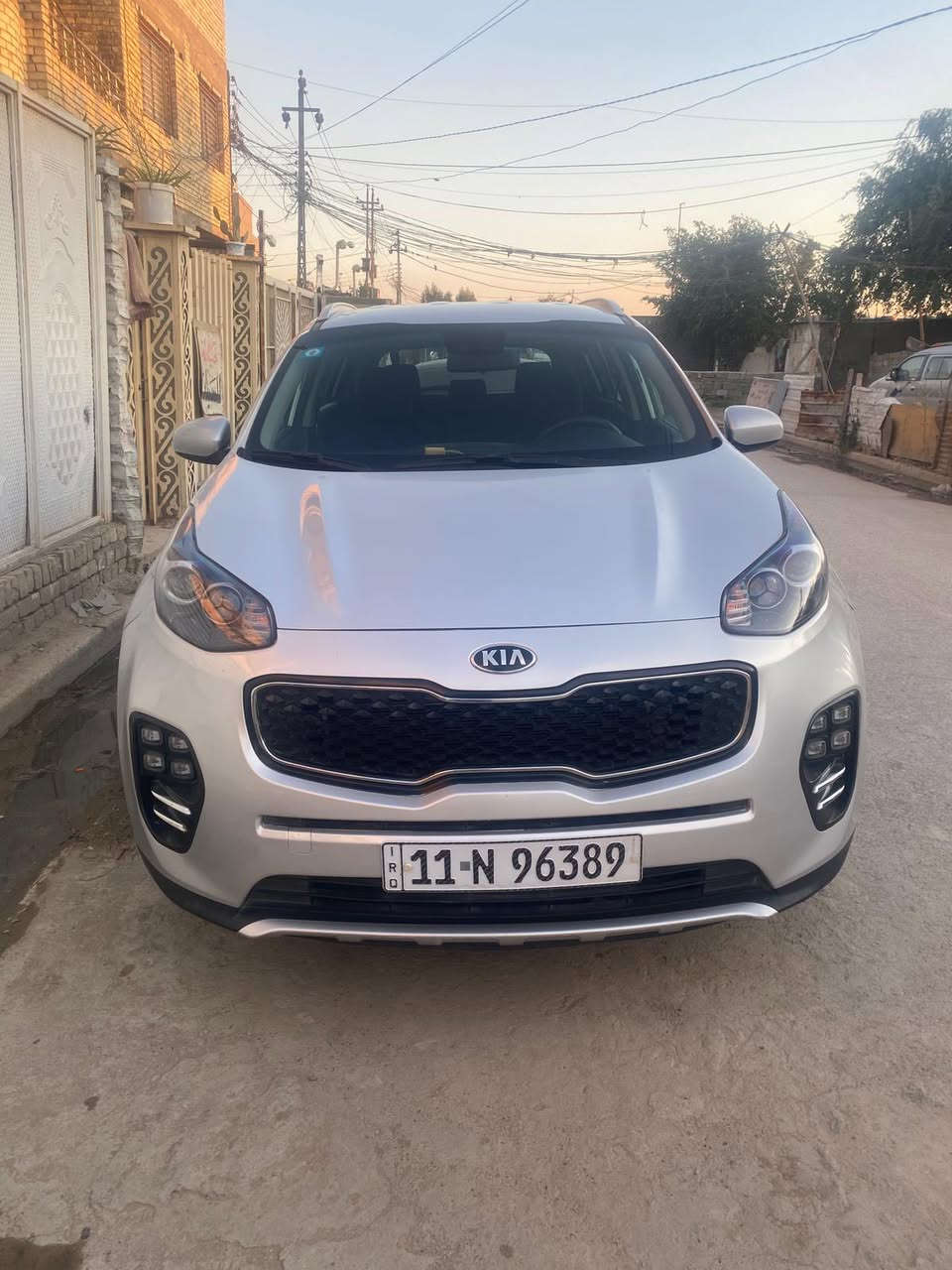 السلام عليكم اخواني الاعزاء
كيا سبورتج للبيع موديل 2017
وارد امريكي حادثهه بصيط جدآ 
فقط بنيد صبغ 
السياره جديده جدآ ماشيه 27 الف mi
جاهزه من كلشي رقم جديد وهزه جديده 
تحويل مباشر 
السياره فور ويل 
محرك 2400 gdi
كير محرك كفاله من الفتح 
السعر المطلوب 160 للاستفسار الاتصال
على ***********
