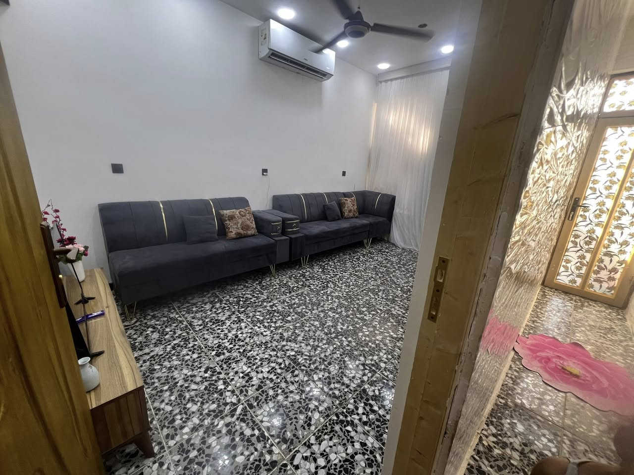 بيت ١٠٠ متر حي البساتين شارع تكاتك
بناء طابقين جديد مصار شهر من خلصو بناء بيت كامل 
اي استفسار ***********
