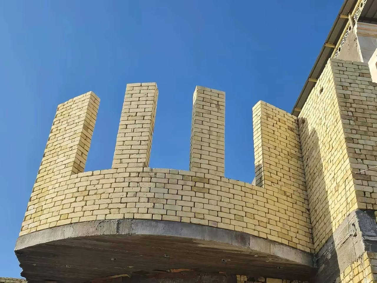 البناء البيوت السكنيه والمشاريع 
عمل درجه اوله في جميع مناطق البصره 
 كادر متميز وخلفات بناء جيده
تواصل ***********
