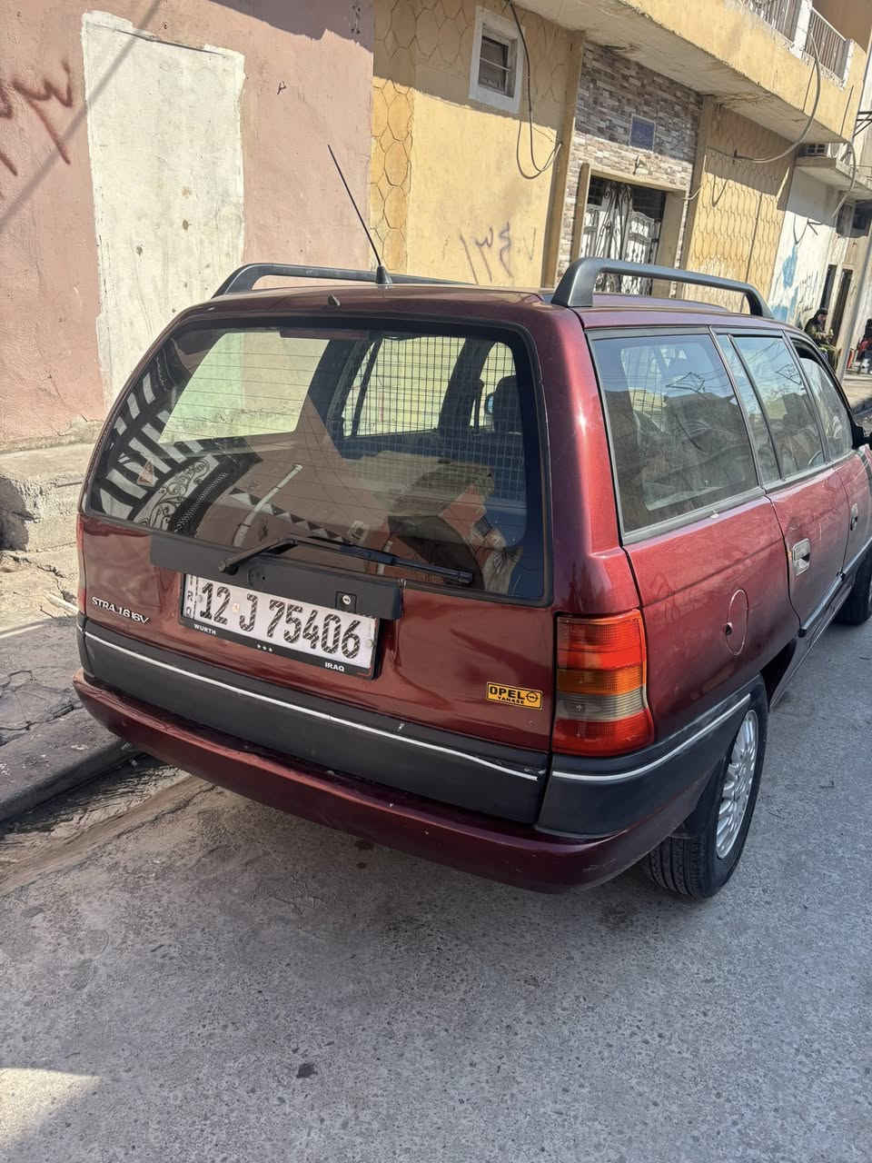 استرا حجم 16للبيع السياره نضافة فول رقم اجنبي نينوى كابون بانزين جديد شرط الوكالة والتحويل  ***********
***********
