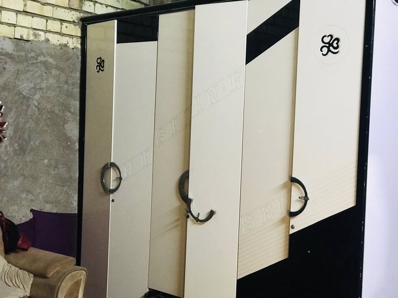 السلام عليكم غرفه نوم للبيع 8 قطع مع مخزن بالسرير للبيع رايدهه 400


**إذا كنت صاحب هذا الإعلان وتريد حذفه لأي سبب، رجاءا أرسل رسالة إلى الدعم الفني**