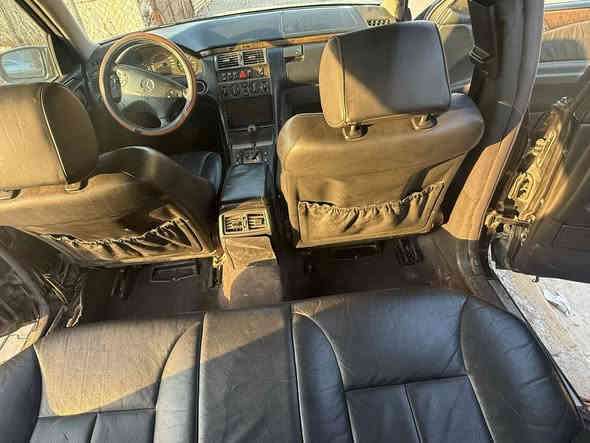 مارسيدس ام عيون موديل ٢٠٠١ اسود غير محدد فول  مواصفات صدر جديد قبل شهرين كير D4 السيارة عوزله صبغ  بس محرك جديد  رايد ابيعة بسبب البناء تايرات جديد ويل مثل ما موضح بالصورة  كشنات جلد سلايد روف محرك V6 المرغوب كير D4 سياره جديده خير من الله ***********
