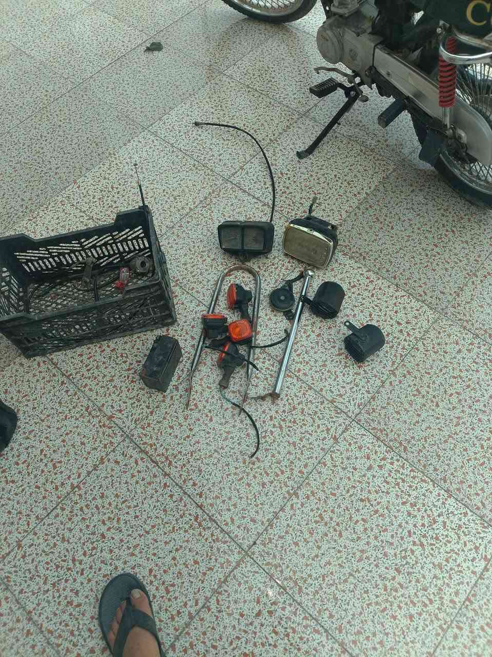 السلام عليكم دراجه تايكر موديل 19 اوراق مابيه بس مكفوله من سرقه دراجه مكينه حلوه شلعته حلوه 
غراضه كلهن موجودات لايت والعداد واربع اشاير كلهن موجودات مكاني ديالى بعقوبه 
سعر 250 قفل 
***********
