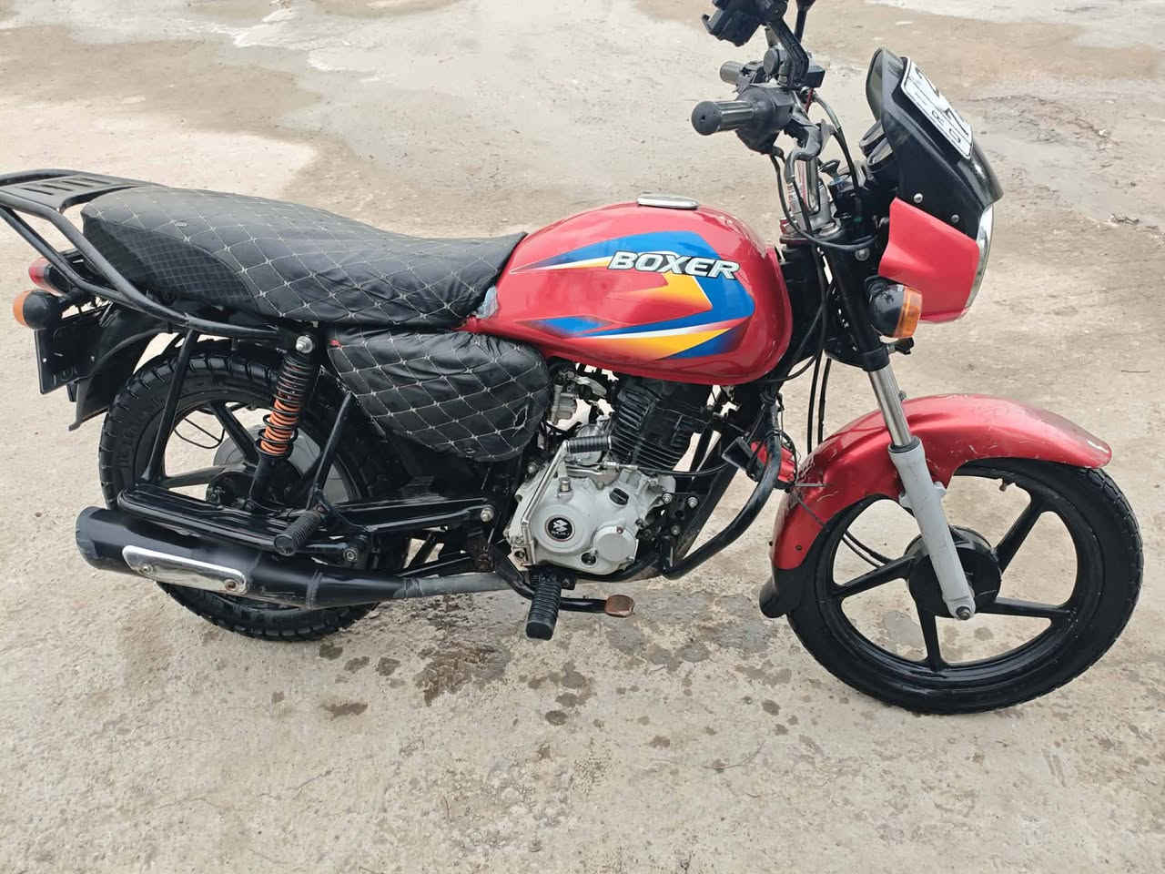 سلام عليكم 
دراجه بوكسر للبيع
موديل 21
دراجه نضيفه ومرتبه تايرات جديد
لايت زنون ستاند تلفون 
مرقم نكليزي تحويل ثاني يوم دراجه كامله من كلشي بوجهك للشارع 
*********** خط او واتس
