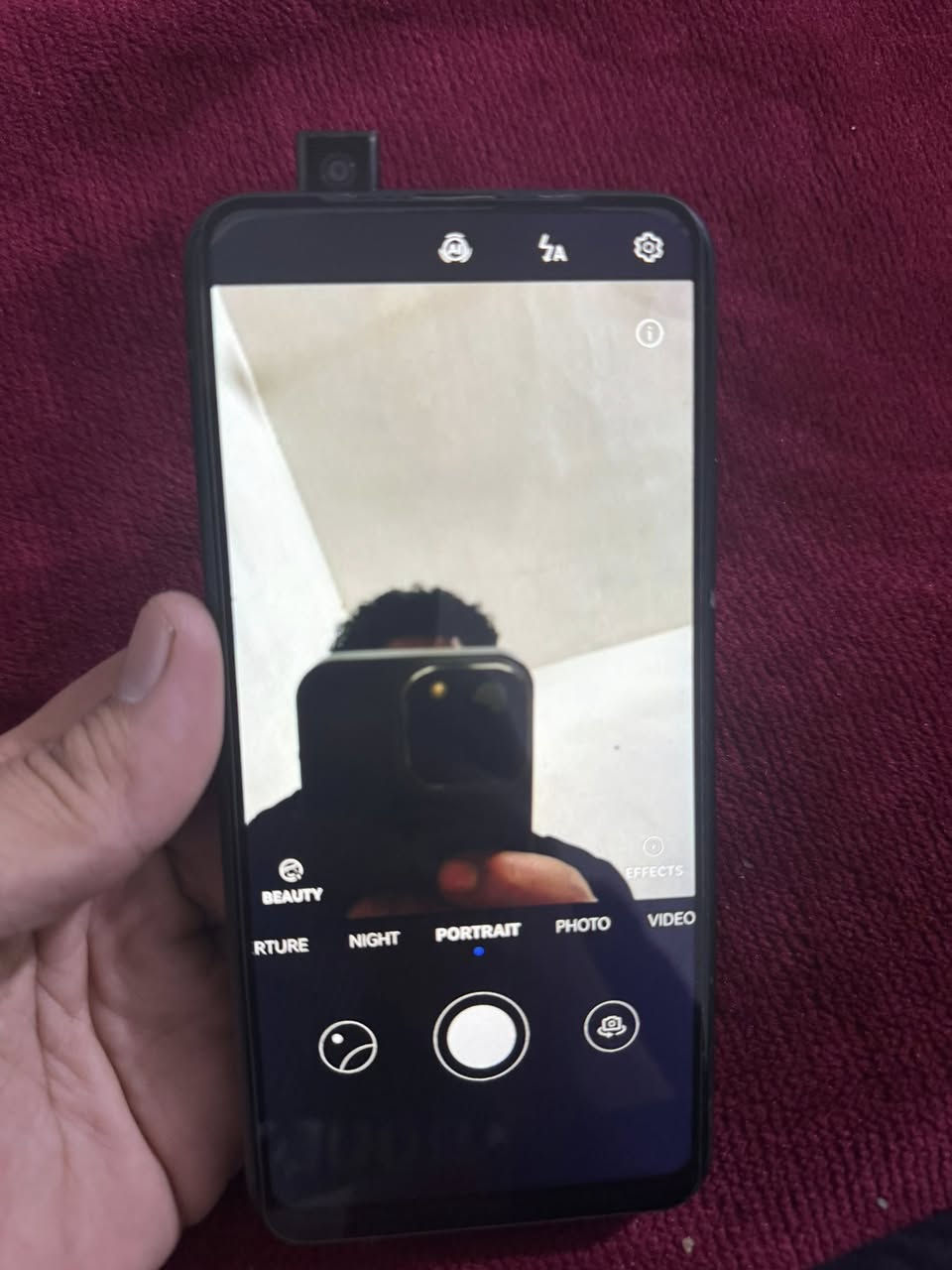 Huawei Y9 Prime 2019. نوع جهاز مستخدم 

* الشاشة: 6.59 إنج IPS LCD
* الدقة: 2340 × 1080 (FHD+)
* المعالج: Kirin 710F
* الرام: 4GB
* الذاكرة: 64GB مع دعم microSD
* الكاميرا الخلفية: 16MP + 8MP واسعة + 2MP عزل  
* الكاميرا الأمامية: 16MP منبثقة (Pop-up)  
* البطارية: 4000mAh
* البصمة: خلفية
* المنفذ: USB-C
* منفذ سماعة 3.5mm: موجود
* النظام عند الإطلاق: Android 9 مع EMUI 9  
* الوزن: حوالي 197 غرام  
*جهاز مستخدم نضافة 80‎%‎
سعر 80الف 
تواصل واتساب 
***********
عنوان بغداد البلديات
