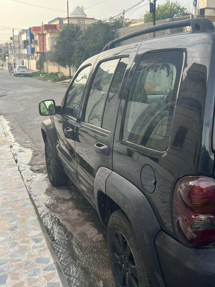 السلام عليكم جيب ليبرتي للبيع موديل 2004 محرك 3700 رقم نينوى الجديد شرط التحويل بيها صبغ جاملغ السعر 75 ورقه و بيها مجال بسيط لاتصال
اسيا ***********
زين ***********@
