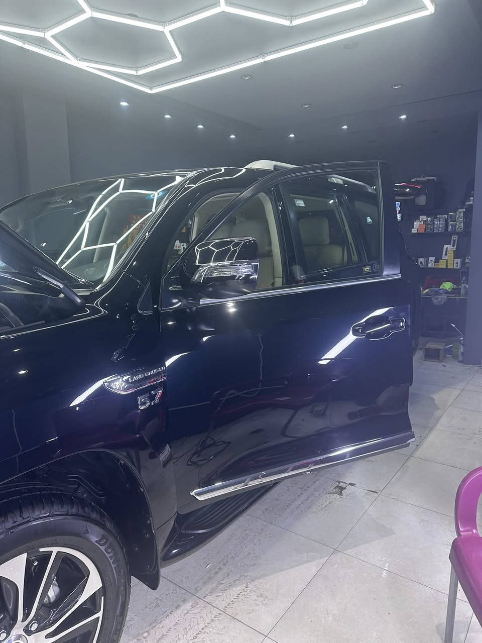 ‎
‎تيوتا لاند كروز موديل (2021)  
إصدار لكزز
  اعلى فئة V.X.R - 8V - 5700L 
‎سياره ماشيه (74) الف كيلو حقيقي
 
‎( فول مواصفات) 
سلايد
  ثلاجة 
‎كشنات كهربائي 
حساس خلفي و امامي
بصمه 
 5 كاميرات 
 ٨ ارباگ 
 مرايات شفط 
 لايتات زينون
صندوق شفت
كيج ليكزز
داخل بيجي
كشن تدفئة و تبريد 
 ستيرن سخان 
دبل اكسل شحن موبايل

سعر (610)$
بغداد 
***********
