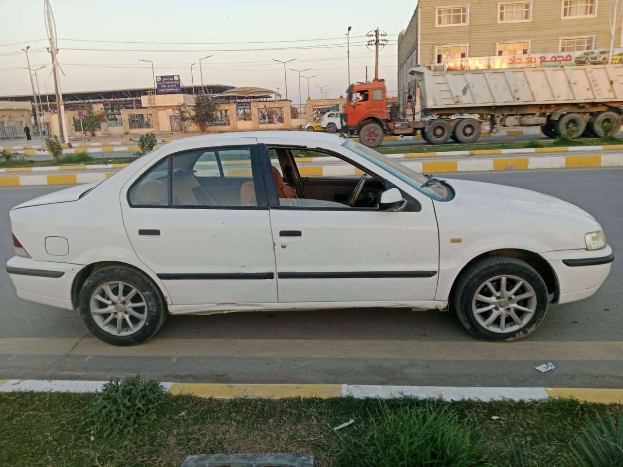 سلام عليكم سمند 2010 نظيفة حدادية كاملة مشط جديد دبلات خلفية جديده عندي بيها وكاله عامه سنويتها ساقطه سعرها33وبيها مجال عنواني الناصرية مركز 
الهاتف***********
