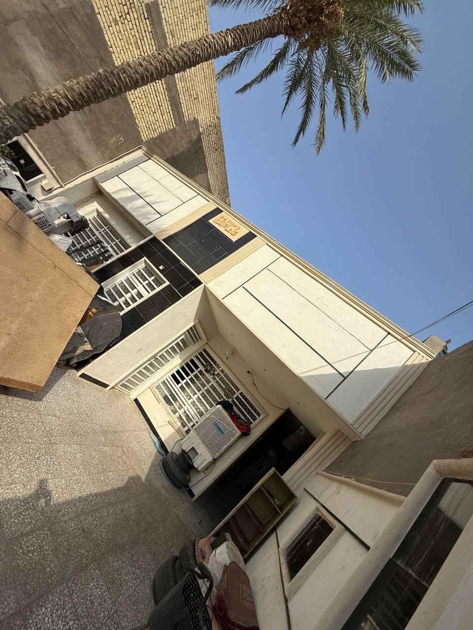 للبيع. بيت.  🏡 في الكماليه. شارع. لأصفر مساحه 300م
واجه 10متر.   طابقين   *********** أتصال 📲
