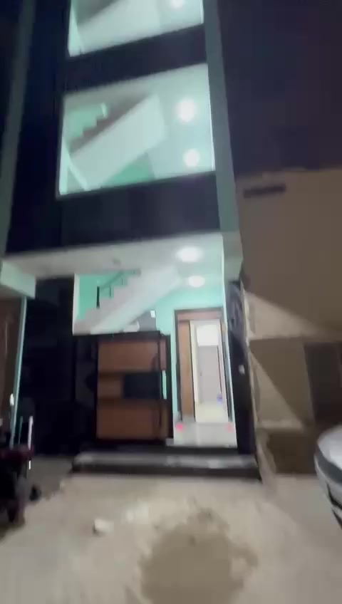 سلام عليكم بناية كاملة للإيجار بموقع مميز كل شقة تحتوي ع غرفتين وصالة ومطبخ معزول البناء حديث زيروووو
شقق للايجار جديده زيرو
شقه طابق ارضي غرفتين وهول ومطبخ وخدمات 600 
شققه طابق اول غرفتين وهول ومطبخ وخدمات ب550
شقه طابق ثاني غرفتين وهول ومطبخ وخدمات ب500
من كل شقة ينقص ٥٠ الف من الايجار ويكون مبلغ الايجار قفل بدون عملة باستثناء الطابق الثالث ٤٠٠ قفل 
شقه طابق ثالث غرفه وهول ومطبخ وخدمات ب400 قفل بدون عملة مع السطح الك من ضمن وداخل الشقة
لموقع :الاعظمية نهاية شارع الضباط  -قرب الفوج - قرب الخدمي والخط السريع 
للعوائل فقط فقط
للاستفسار:***********
