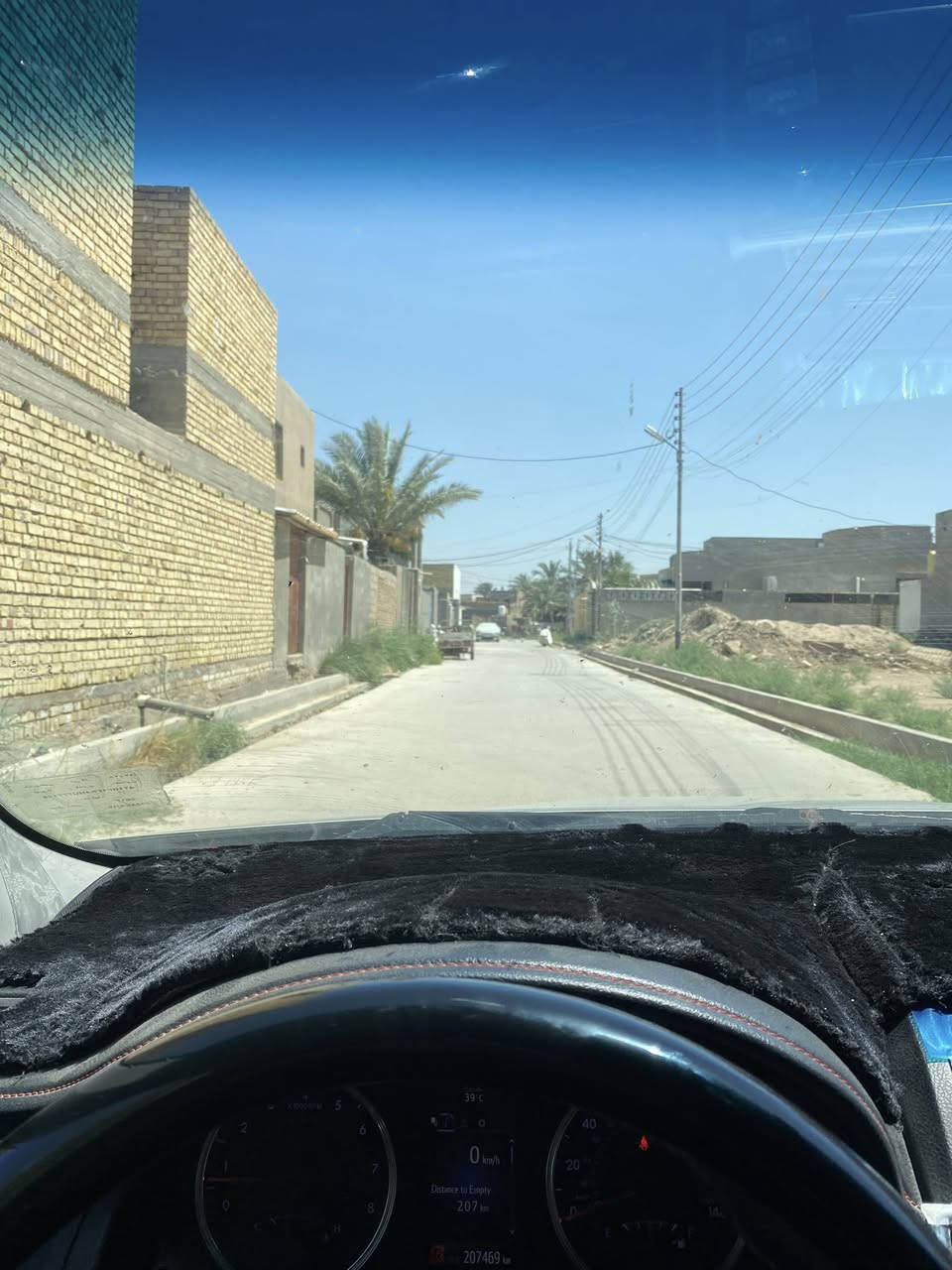 السلام وعليكم
قطعه للبيع موقع مميز 

كاع شياع نزلت الجسر الجديد مثل ما موضح بالفيديو 

المساحه 150 م 

للأستفسار 

***********
