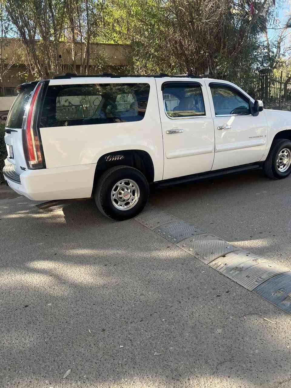 السلام عليكم للبيع يوكن فحل 8برقي موديل2007 السيارة GMC وارد خليجي ألون كرزي مصبوق أبيض رقم سيارة أجره بغداد تحويل ثاني يوم تخم تاير ويل كيب سعر 185 وبيه مجال بصيط مكان السيارة البصره كرنه /***********
- [ ]
