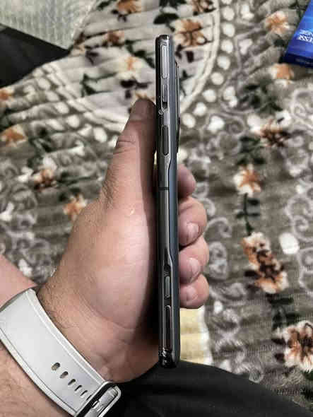 للبيع بلاك شارك 5pro رام ١٢ ذاكره ٢٥٦ جهاز شاشه ١٤٤ هرتز حقيقي و١٢٠ فريم بدون غراض فقط بي فطر بالضهر 
السعر 250 قفل 
***********
