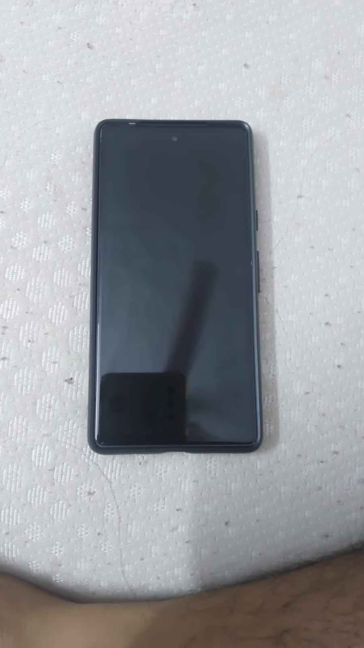 Google Pixel 7a (لقطة زيرو)
الجهاز غني عن التعريف، نظافة 100% (شخط ما بيه) وكلشي شغال ومفول ع الفحص (شاشة، صوت، بصمة، كاميرات، تحديثات، فلاش).
الشاشة: OLED بسلاسة 90Hz ألوان خرافية.
الكاميرا: كاميرا كوكل الذكية (تصوير احترافي ينافس أجهزة المليون دينار).
المعالج: Google Tensor G2 أداء قوي وسريع جداً.
النظام: أندرويد خام وخفيف من شركة كوكل مباشرة (بدون أي تعليق).
الملحقات: وياه كفر بلادي.
الموقع: بغداد - الغزالية
رقم الهاتف ***********
اقبل مراوس حسب القناعة 
الجهاز بيه ضمان من الاعطال لمدة شهر 
السعر خاص بغداد, العراق
