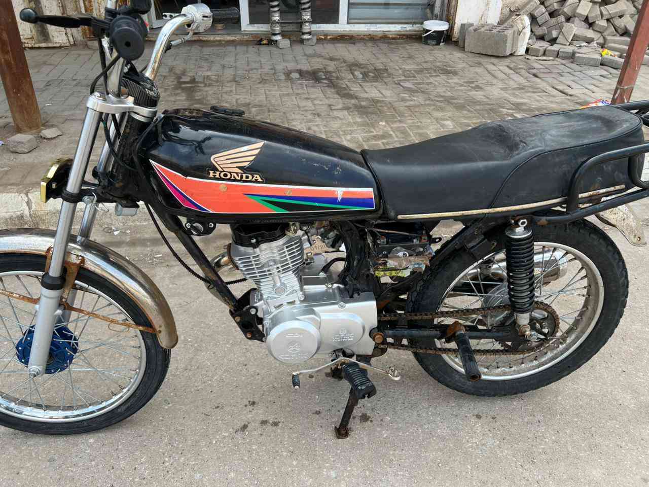 السلام عليكم نامه للبيع محرك سيجي نامه ما مفتوحه دراجه نضيفه مكينتها ناعمه اوراق سكنر السعر 700 وبيه مجال مكاني سماوه ***********
