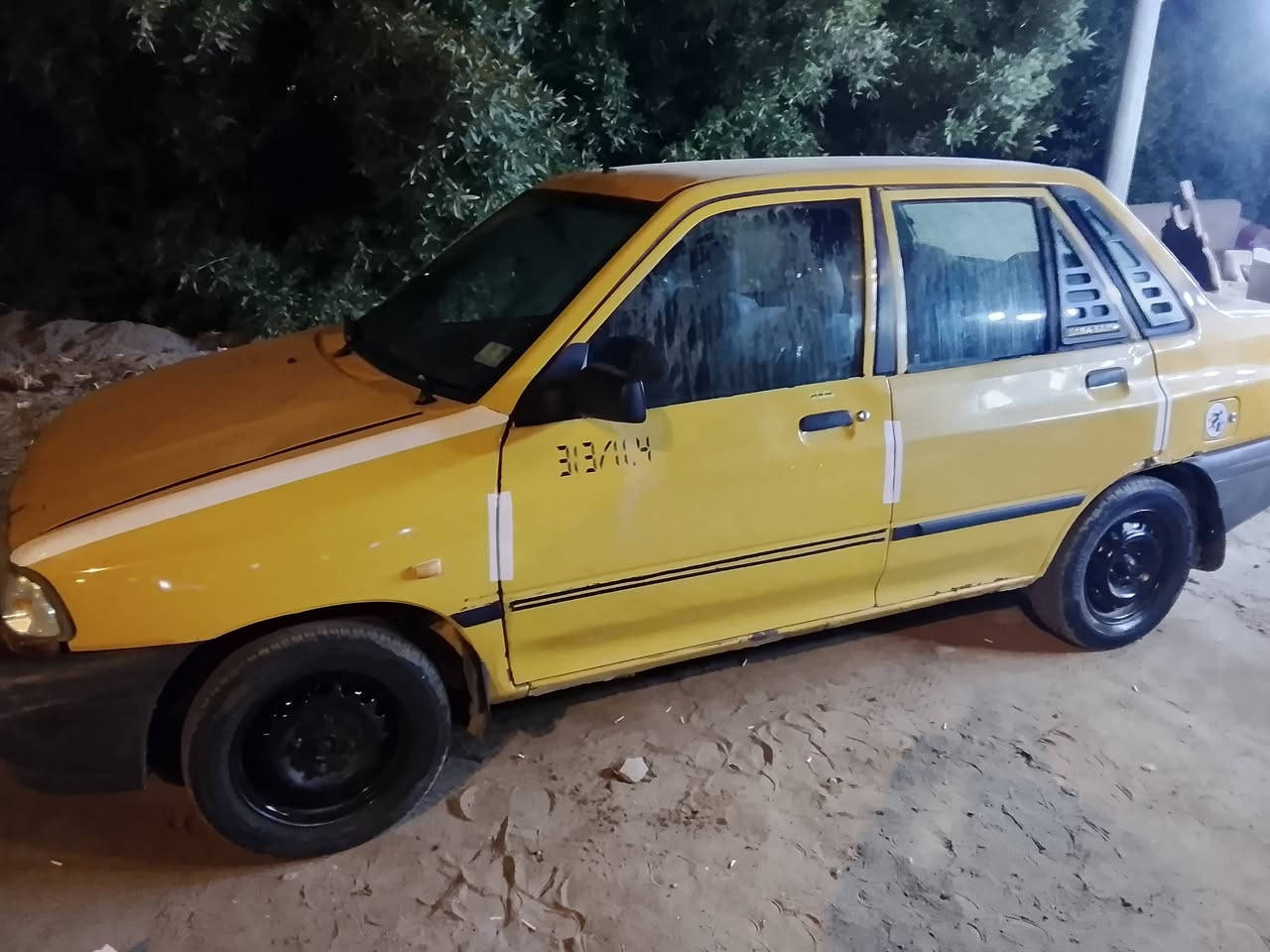 السلام عليكم سياره موديل 12 للبيع مكانها حله سياره خير من الله مكينه جير كفاله راعيها يريد يداوي الرقم بغداد ***********
