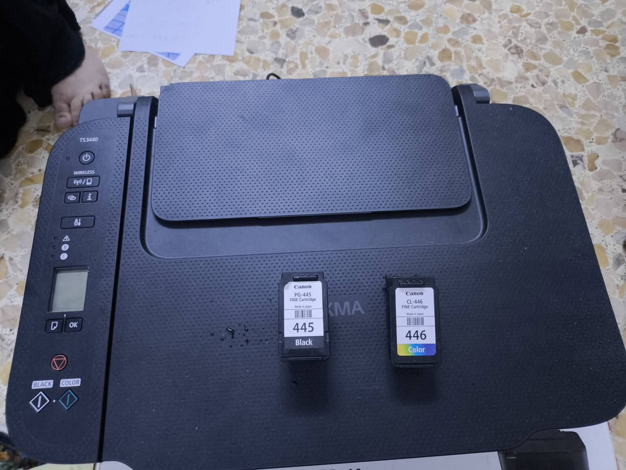 سلام عليكم طابعة للبيع  جديده ستخدام قليل بدون حبر  ***********

