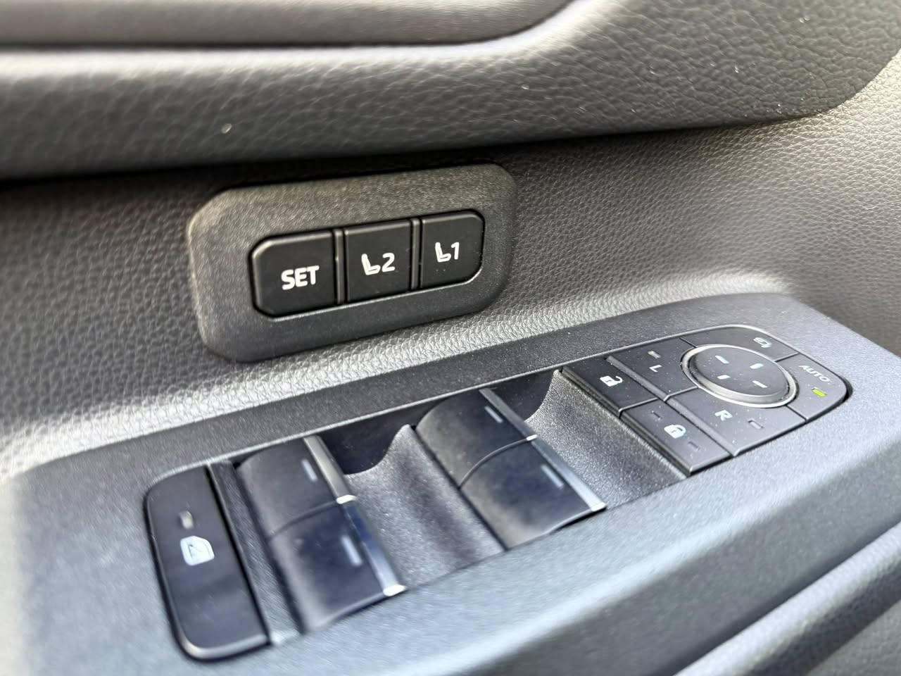 سلام عليكم .... اخوان عندي برادو 2024 ادفنجر لون مميز جدا بحري رقم بغداد بأسمي وتحويل مباشر ماشيه 5 الاف فقط السياره ضمان شركة ساز  مكفوله من كلشي ... طبعا السياره اعلى مواصفات وسعرها 54800$ واي استفسار هذا رقمي ***********
مواصفاته
سلايد 
كشنات جلد قرميدي
لايت عدسات
شاشه كبيرة ابل كار بلي 
خمس كامرات  
داتا شو 
دشبول ليزري
رادار امامي 
رادارات جانبيه 
تدفئة وتبريد بالكشنات امامي خلفي 
كشنات امامي خلفي كهرباء 
باب خلفي كهرباء 
بصمة وتشغيل عن بعد 
ثلاجه 
فور ويل 
هاند بريك بصمة 
مري شفط 
شاحن وير ليس
