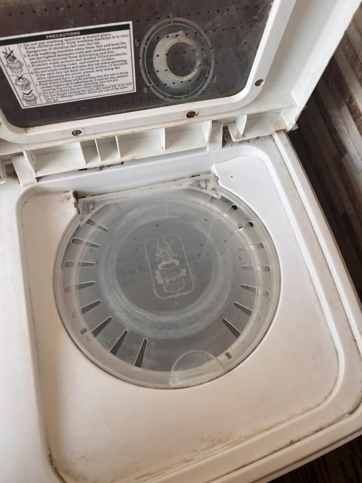 غسالة للبيع اخت الجديده نظيفه وشغاله بس محتاجه واريد ابيعها اريدها ب ١٥٠ اني مشتريتها ب ٣٠٠ مكاني كربلاء شارع ابو طالب للاستفساار ***********
