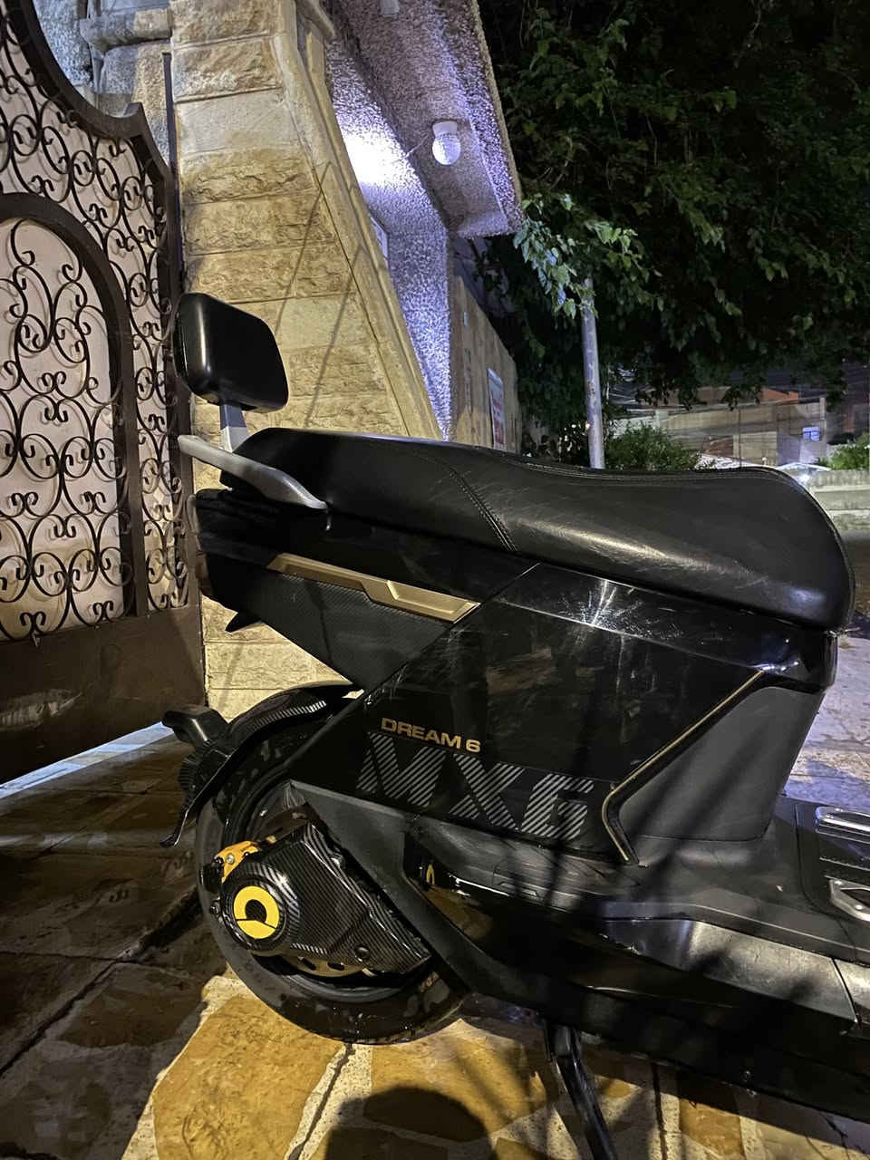 سلام عليكم 
⭐️SUNRA⭐️دراجة من شركة
العالميه يعني مواصفاتها فول
للبيع 
النضافه كدام عينك 
مستعمله 4اشهر بس
6بطاريات كرافين بوضع الشركه✅
ملف 1500W
سرعه60
(ضمان عل دراجه سنتين)✅
موجوده هيه وشاحنته وكلشي
+وصل ضمان والشراء موجود 
رايدها ب975وبيها مجال 
📞***********
