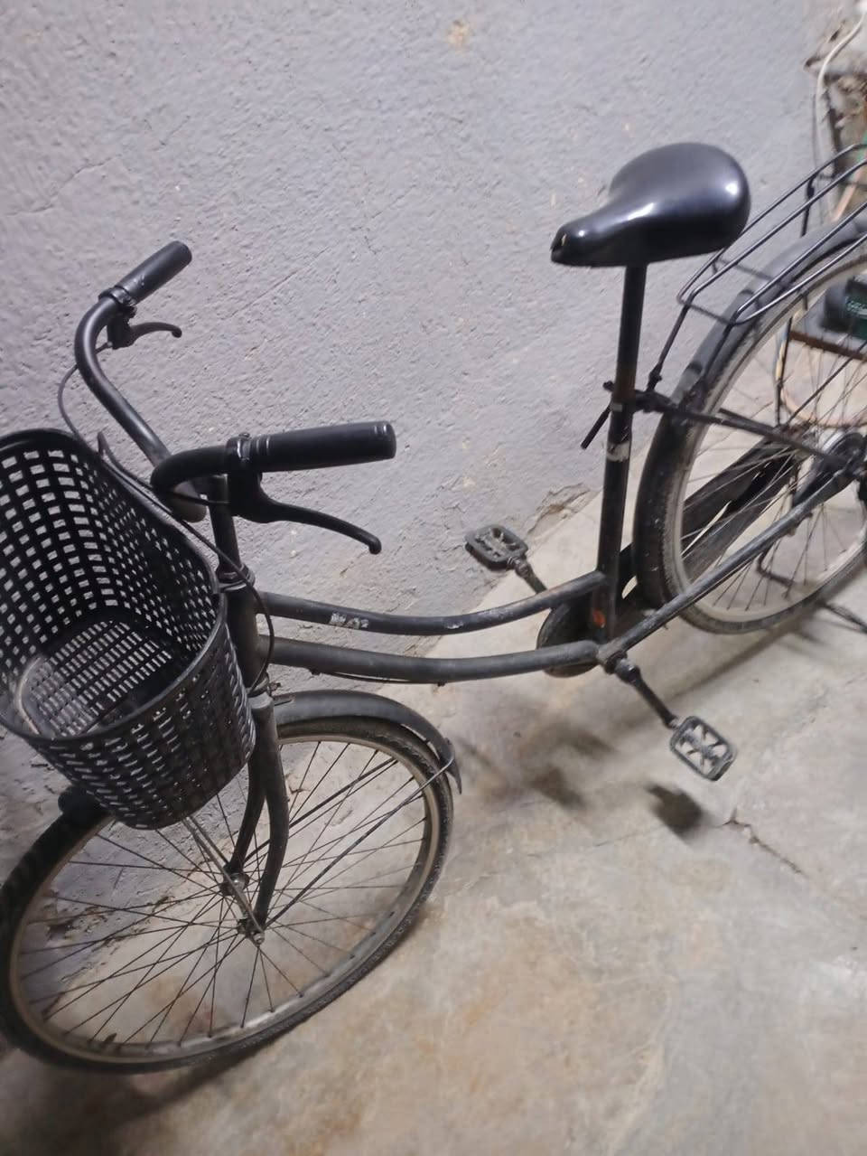 سلام عليكم
بايسكل للبيع جديد 
تايرات جديد بريك امامي وخلفي جديد
سعر 55قفل
مكان كركوك مصلى 
اتواصل الرقم ***********
