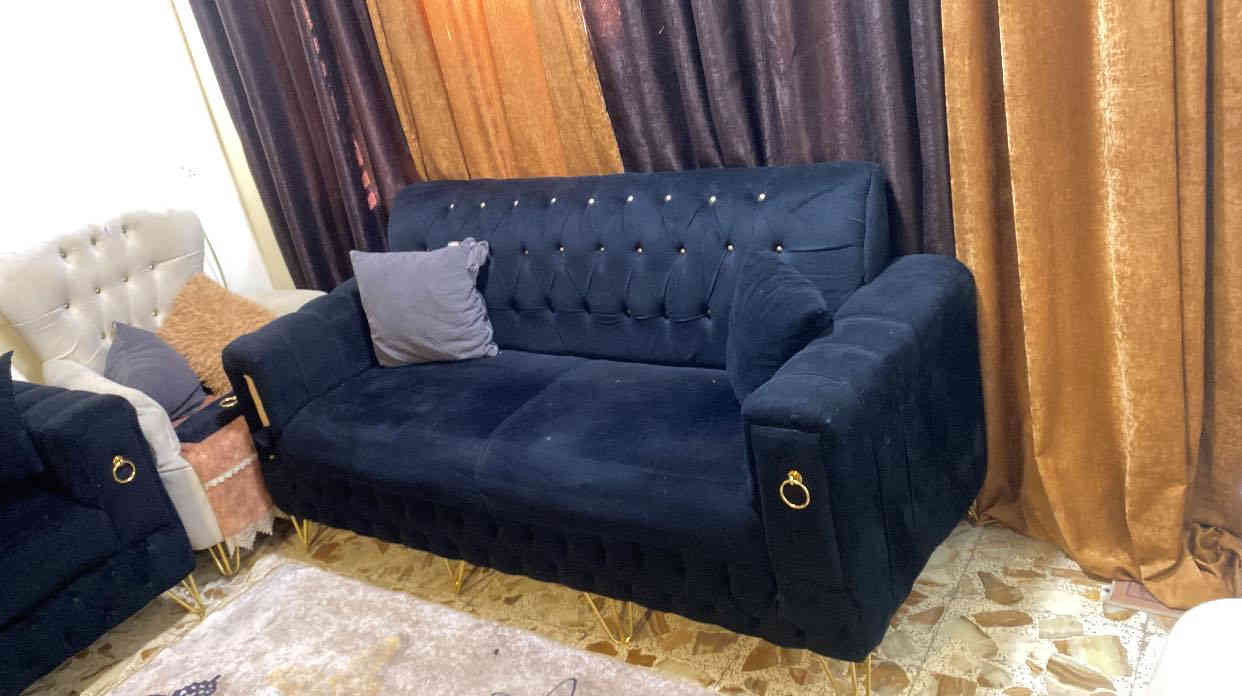 تخم ١٠ مقاعد للبيع نضافه ٩٠ بل ميه 
معرض صاج للبيع 
ميز طعام بدون كراسي جديد 
مكاني حي الجهاد ***********
