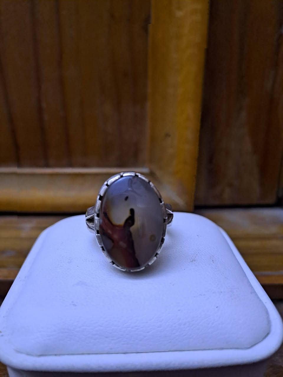 سلام عليكم من رخصت الدمن كلمن وسعره اقل واحد بيهن ١٣ غرام مصورات يماني ذمه صياغه ثقيل بس واحد سليماني وهم مصور مكاني بغداد توصيل ماعندي ***********
