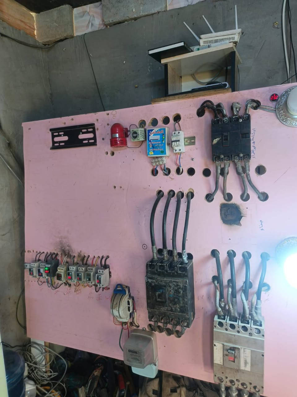 موقع مولدة النجف ابو صخير 

يحتوي ع مولدة افيكو ١٣٧  كاتم 

فالفو سيت بلاد كاتم 

حصة كاز ٣٩٠ كيفي 

***********
