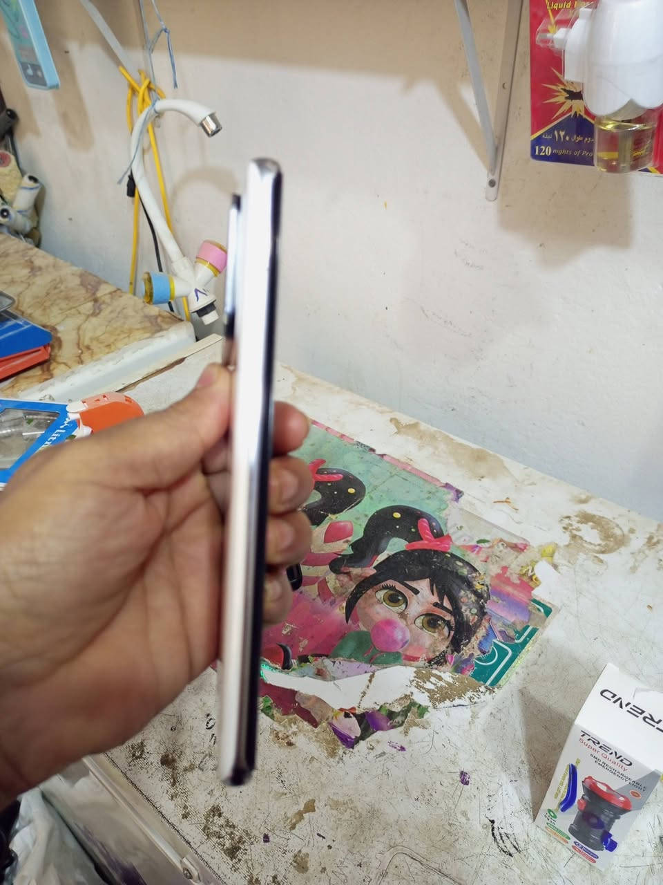 للبيع السعر 750الف ذاكرته 512الزون 120فول الجهاز مراوس هم عادي حسب القناعه الي يحب يراسلني واتساب ***********
