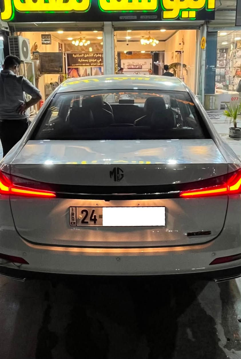 السلام عليكم للبيع MG5 ROEWE موديل 2024 سنوية بسمي رقم دهوك فول مواصفات مكفولة كفالة عامة عدى طخة بسيطة بالباب عكس السايق
 عداد المسافات 28 كيلو حقيقي قابل للزيادة
المواصفات :
محرك 1500/ كير اوتود /دواخل جلد/ سنتر لوك/ مدخل AUX امامي وخلف / تبريد قطعتين/ تدفئة/مقاعد رياضية/ أكياس هوائية تحكم مقود / مصابيح نهارية ومصابيح لد/
جام كهرباء ٤ ابواب/ نظام انذار/ حساسات خلفية وامامية/ دخول بدون مفتاح/ بصمة عدد 2/ فتحة بانوراما/ اشاير بالمري/ اندرويد اوتو/ نظام خرائط/ أوامر صوتية/ شاشة وسائط/ بروجكتر/ نظام ABS/ بلوتوث/ كاميرا درجة °360/ ابل كار بلاي/ حساس ضغط الاطارات/ مثبت سرعة وبعد عدة مواصفات مذكرتهن
السعر 103 ورقة وبيها مجال
مكان السيارة بغداد بسماية
***********
