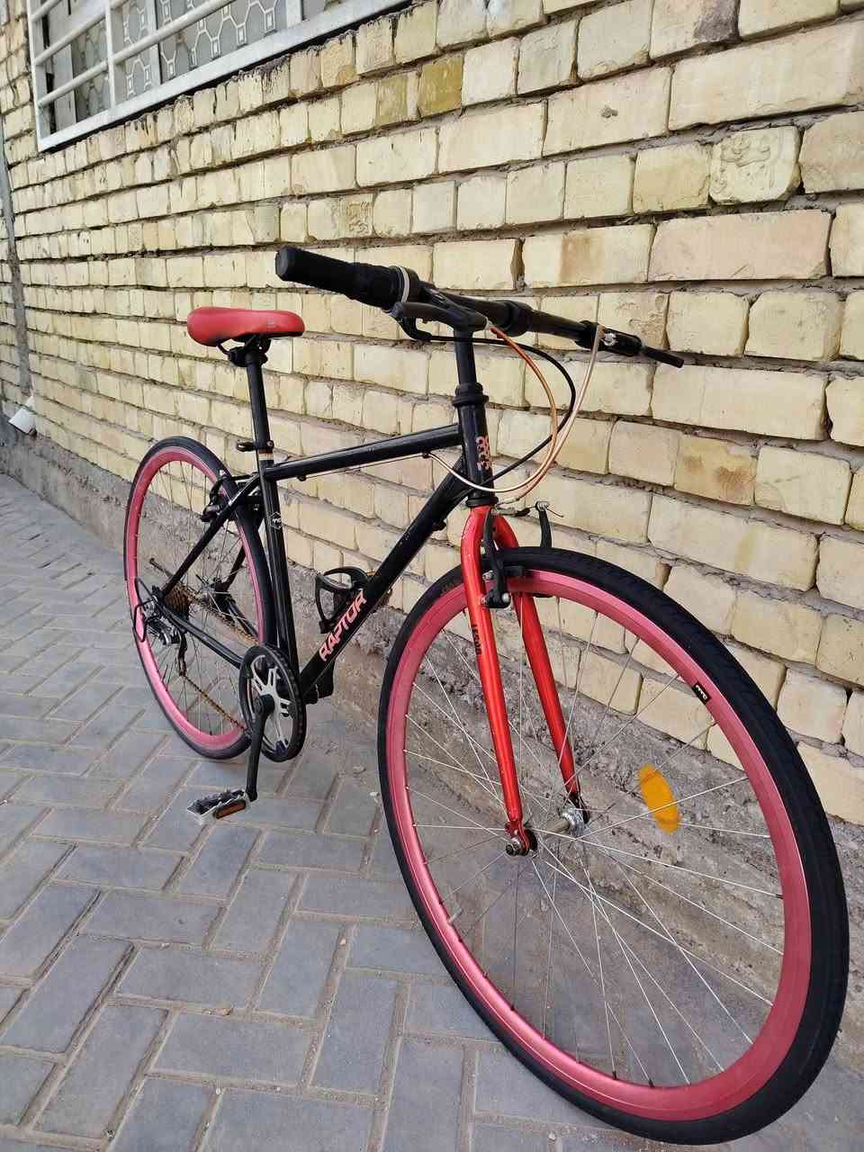 دراجة وضع حاوية كامل من أي نقص حجم الإطار 700x28 سستم شيمانو كيورة بريكات كل شغال وجاهز ويالة سل ستيل لون مميز معدن حديد مخفف السعر ١١٠ مكاني بغداد مدينة الصدر يوجد توصيل واتساب أو اتصل ***********
