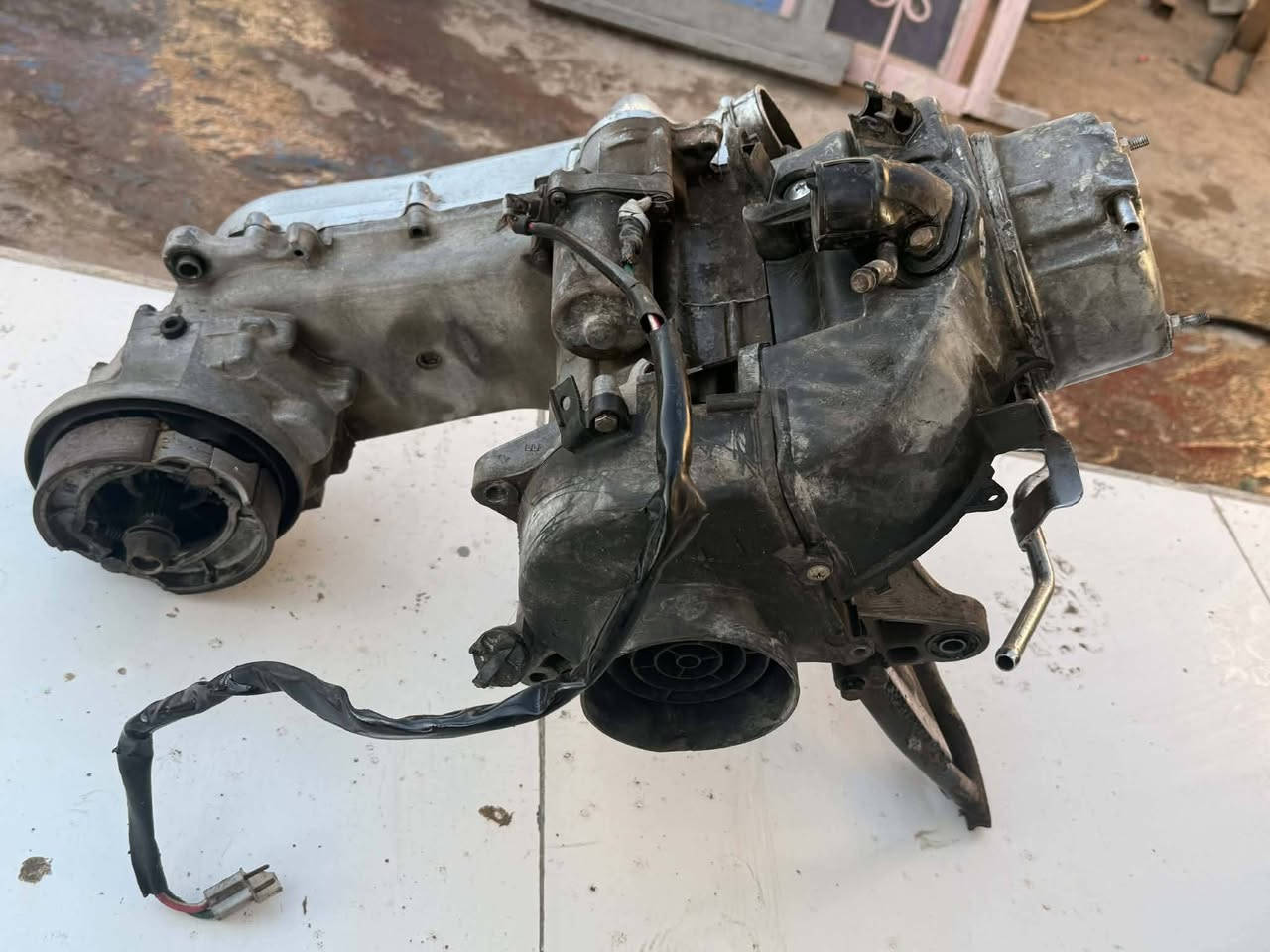 السلام عليكم محرك ياباني مجفته مره وحده بس طلع بي صوت ونزلته من الدراجه ابيع كوم حديد سعره 80 الف مكاني موفقيه ورقمي ***********
