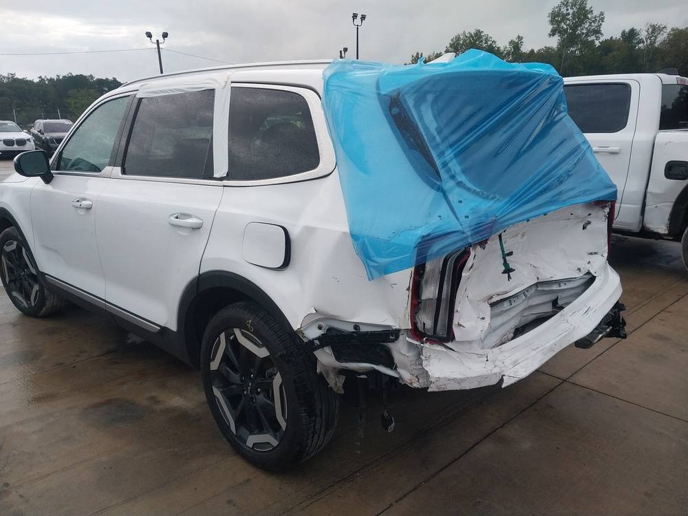 سلام عليكم
كيا تولرايد 2024 فئه s رقم بغداد شهداء 
فتحه رادارات شاشه متصل كشنات منفصل داخل ابيض جلد 
وارد امريكي حادث خلفي تبديل باب الصندوك وبارد بل جاملغ خلف السائق  بدون إرباك صور الحادث موجوده بل منشور 
ماشيه 16 الف ميل سياره جديدة جدا 
مكان السياره بغداد العامريه 
علق تم  يجيك السعر جدا مناسب 
اذا أتريد تستفسر ***********
