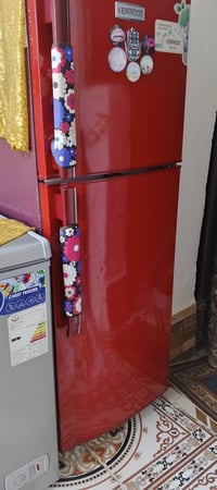 ثلاجة • نضيفه • للبيع