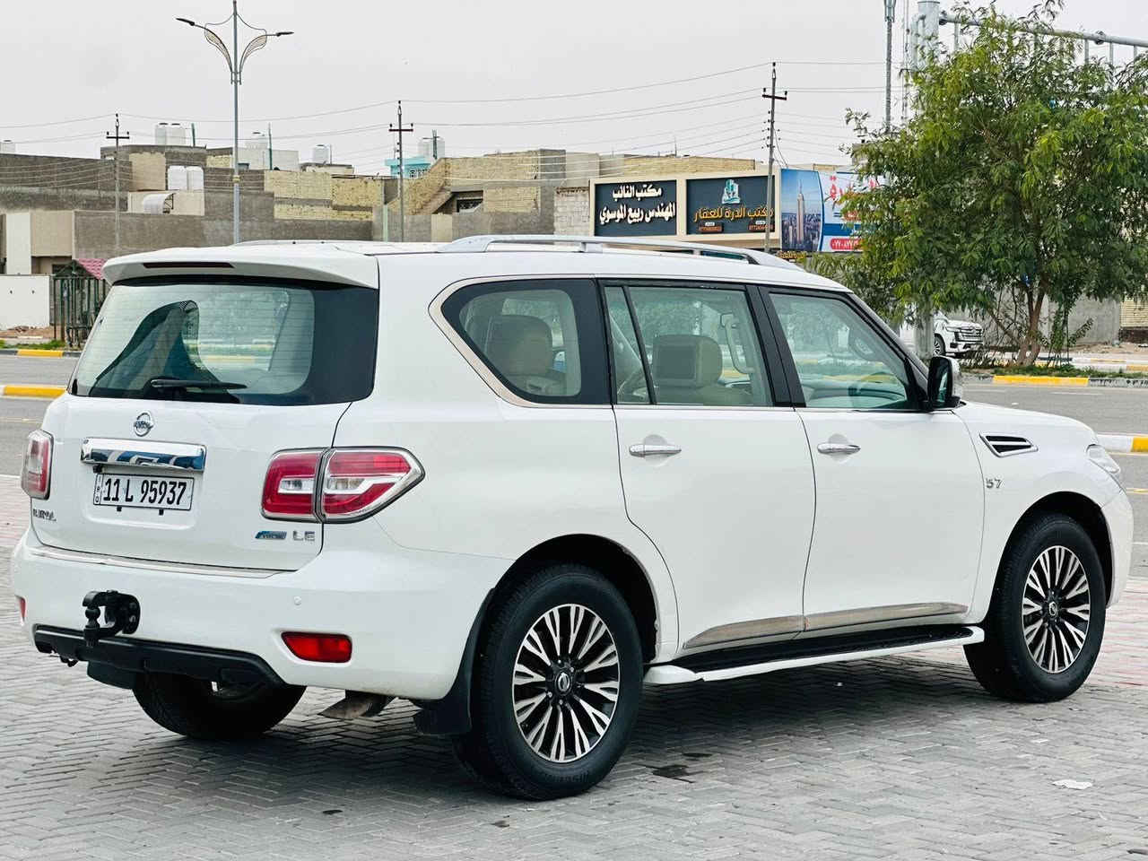 سلام عليكم نيسان بترول موديل 2010 خليجي فول موصفات السعر 173 وبي مجال جمالغ صبغ فقط والباقي مكفول  مكينه 8 سلندر سبعه راكب 3 قطع تبريد كشنات تدفئه تبريد فو ويل 4 وضعيات قياده زراق لايت كامره خلفيه واماميه داخل بيجي جلد ستيرن كهرباء صندوك كهربائي فتحه سقف ثلاجه هوك سحب كشنات كهربائي حساسات امامي خلفي اشاير بلمري فول موصفات مكينه وكير كفاله تخم تاير جديد حداديه سنوبه لـ30 رقم بغداد دولي تحويل مباشر بسمي العنوان كربلاء للستفسار ***********
