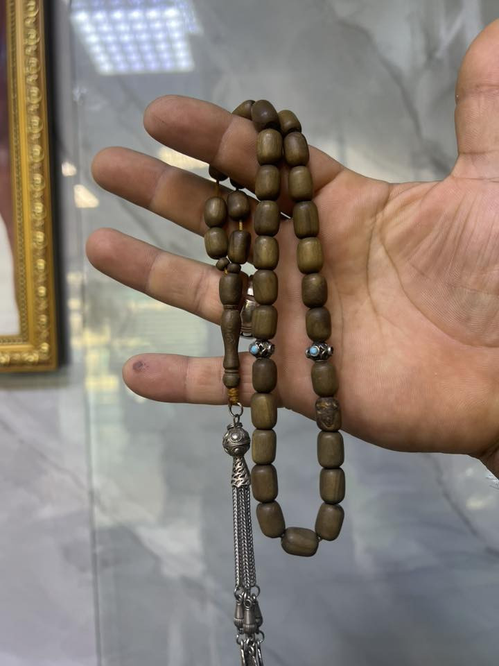 سلام عليكم من رخصة صاحب الصفحة مسابح للبيع كل وحده وسعرها وليحب يتفضل وتساب يطيني صورتها ويدلل ***********وشهد الله مسابح انتيك ومغلف الماني وباكستاني وكهرب وباي زهر ومشكل جانيهن وحبيت ابيعهن
