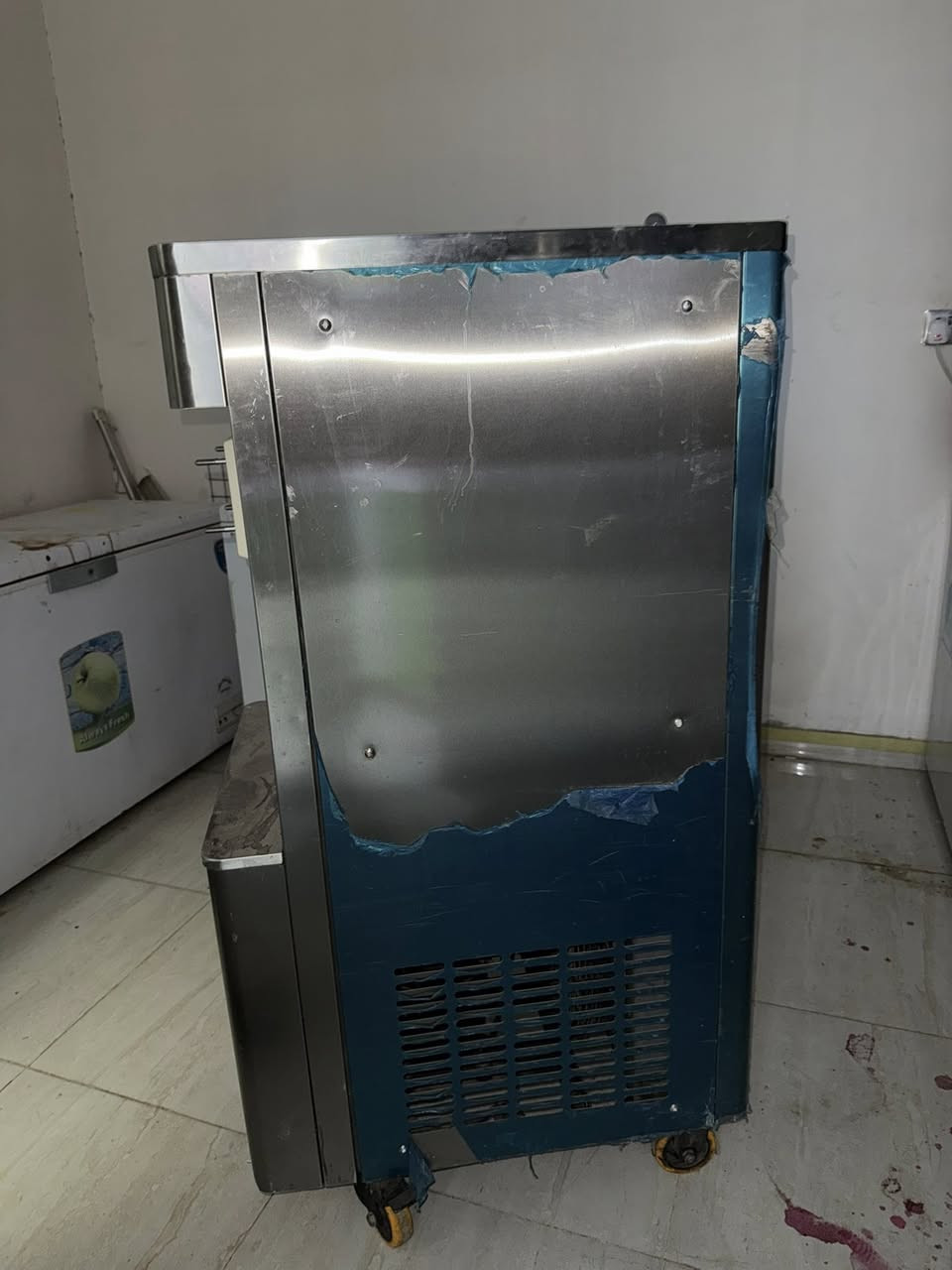 يا الله ماكنه سوفت للبيع بلاديه كومبريسر سلندر غاز كله بلادي تجميد فوول مال شركة الشمس سعره 2 مليون ونص بيها مجال قليل وابيعلك عالظمان
***********بغداد بلديات
