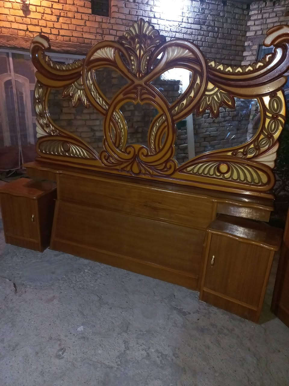 للبيع غرفه خمسه باب نضيفه جاهزه صبغ وتلميع جديد السعر ٥٥٠ مكاني حي الجهاد للتواصل خاص و الاتصال ***********
