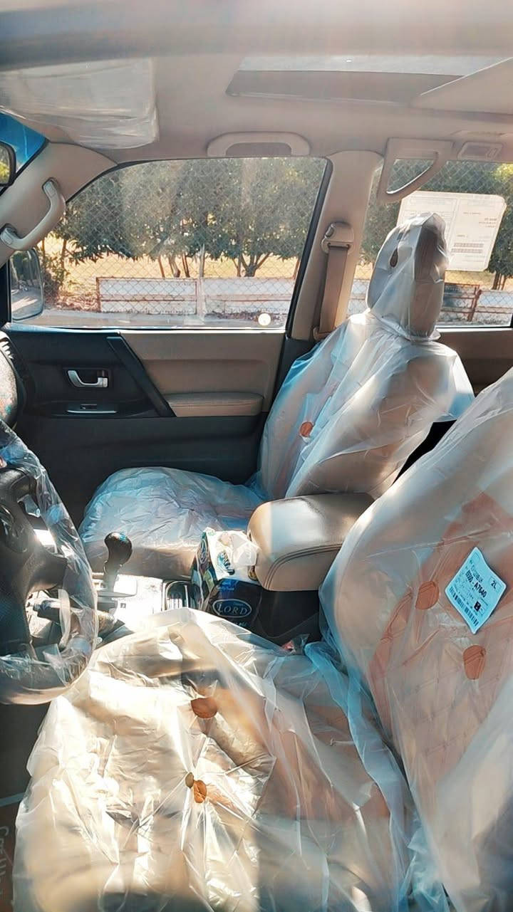 السلام عليكم للبيع باجيرو موديل ٦ خليجي السيارة فول مواصفات فتحه سقف كشنات جلد كهرباء تخم تاير جديد بيه صبغ جاملغ خلفي بدون دواخل وضربه السعر ١٠٠ للاتصال ‏‪***********‬‏ اني مكلف بالنشر بغداد, العراق
